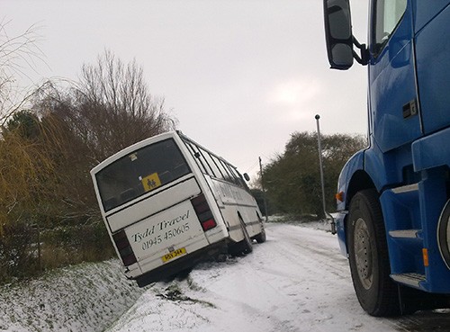 Coach recovery in snow with a Welbourn's recovery truck
